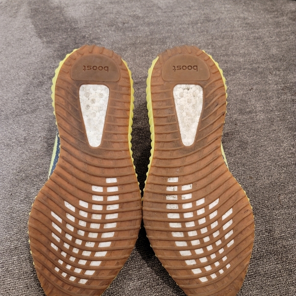 Yeezy Boost 350 V2 Semi Frozen Yellow - Picture 3 of 7